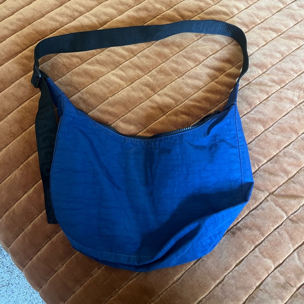 Baggu medium crescent marine blue